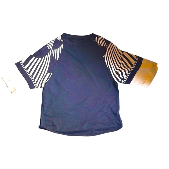 Unusual “Art Deco”top. Blk and white silk raglan slvs and stretchy cotton body - Picture 3 of 4